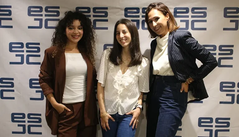 De gauche à droite: Rania Laabid, journaliste à Femmes du Maroc Basma Mawlawi, directrice marketing et communication de l'ESJC Sarrae Bouayad, journaliste à Femmes du Maroc