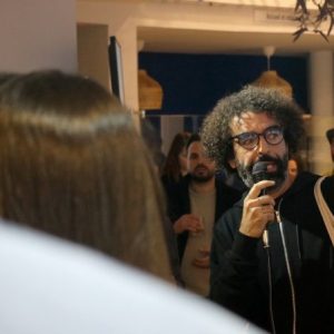 IMG_1959 Quand l’écoute devient image : un étudiant de l’ESJC au vernissage de “Entre nos mains”