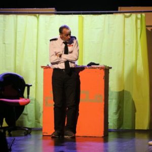 Quand le théâtre interroge les médias : les étudiants de l’ESJC à la découverte de “Fake”