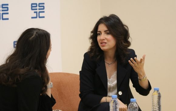 Conférence inspirante à l’ESJC avec la journaliste et animatrice Ilham El Kidadi