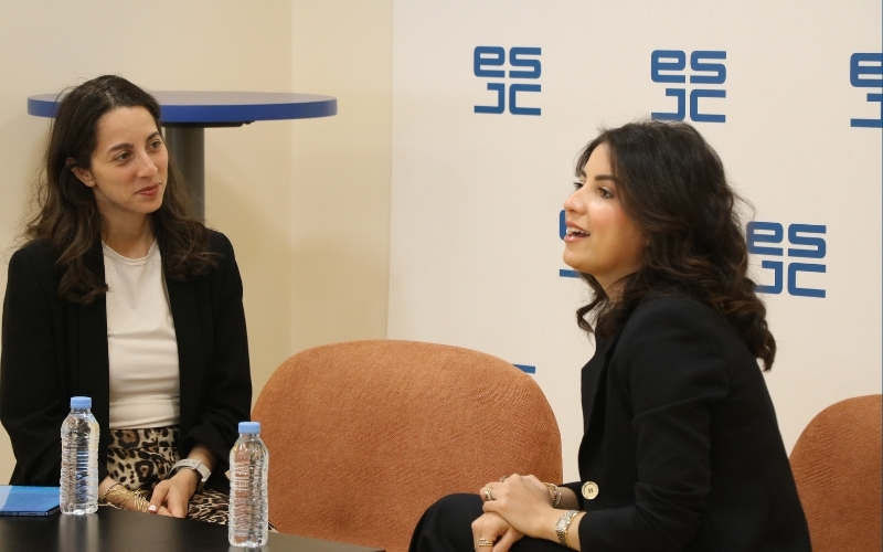 « Il faut savoir tout faire » : Ilham El Kidadi partage son expérience avec les étudiants de l’ESJC